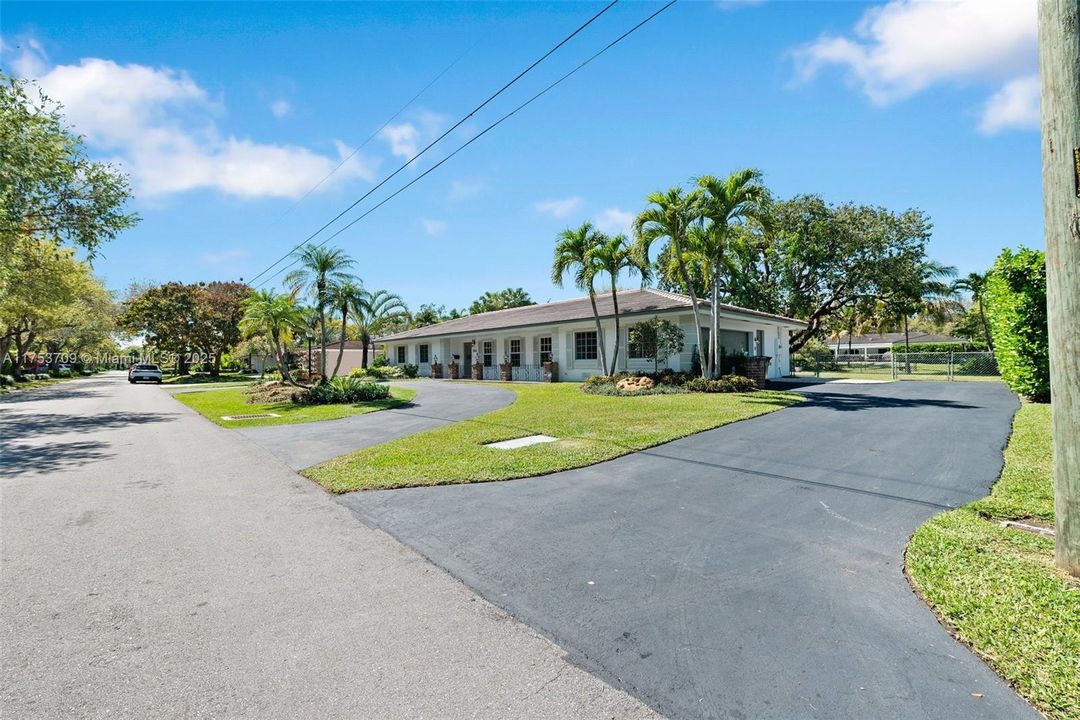 待售: $2,195,000 (5 贝兹, 3 浴室, 3203 平方英尺)