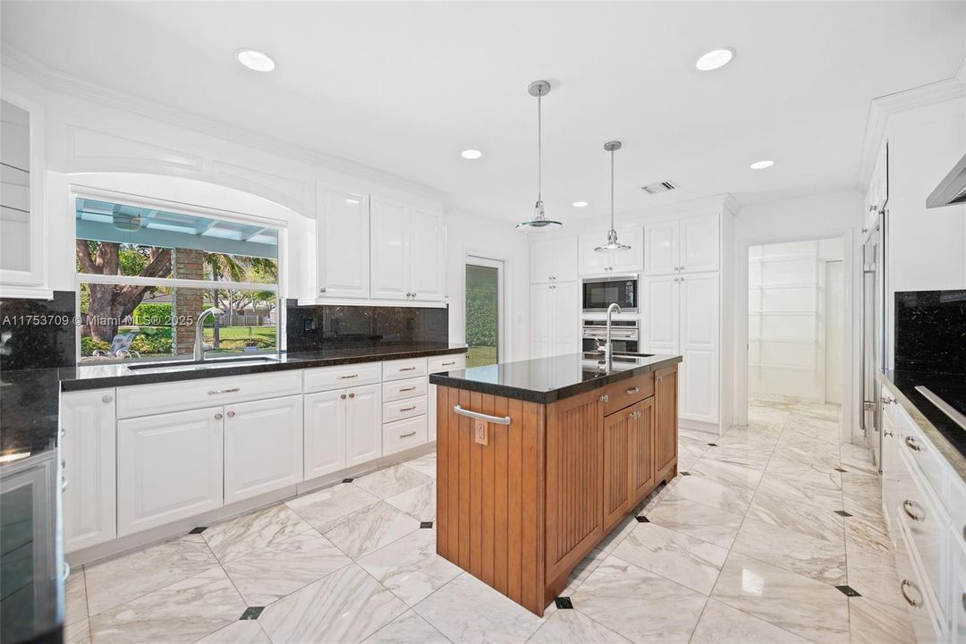 待售: $2,195,000 (5 贝兹, 3 浴室, 3203 平方英尺)