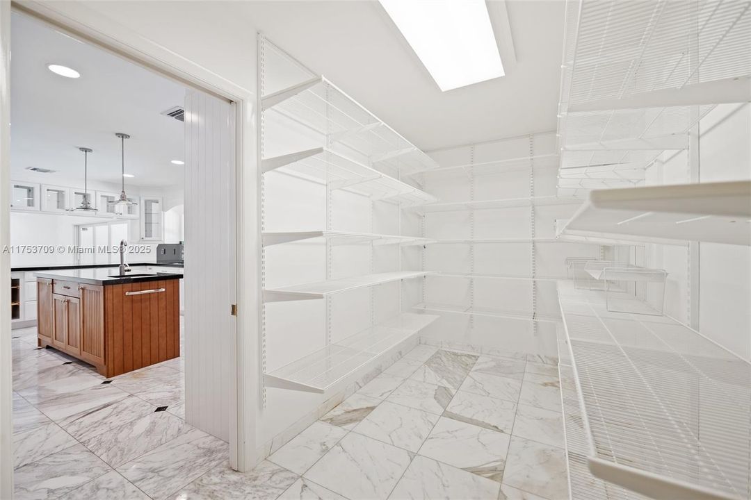 待售: $2,195,000 (5 贝兹, 3 浴室, 3203 平方英尺)