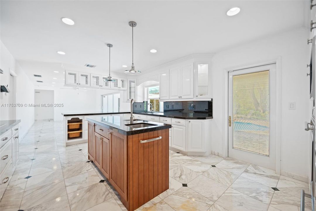 待售: $2,195,000 (5 贝兹, 3 浴室, 3203 平方英尺)