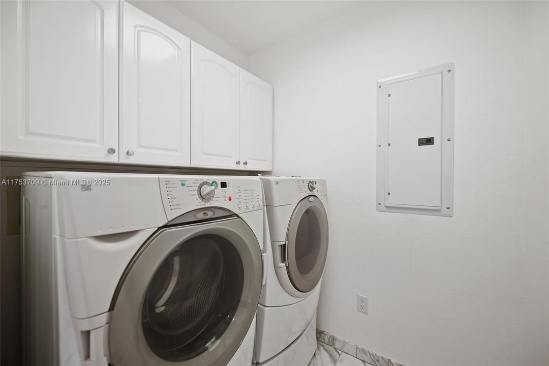 待售: $2,195,000 (5 贝兹, 3 浴室, 3203 平方英尺)