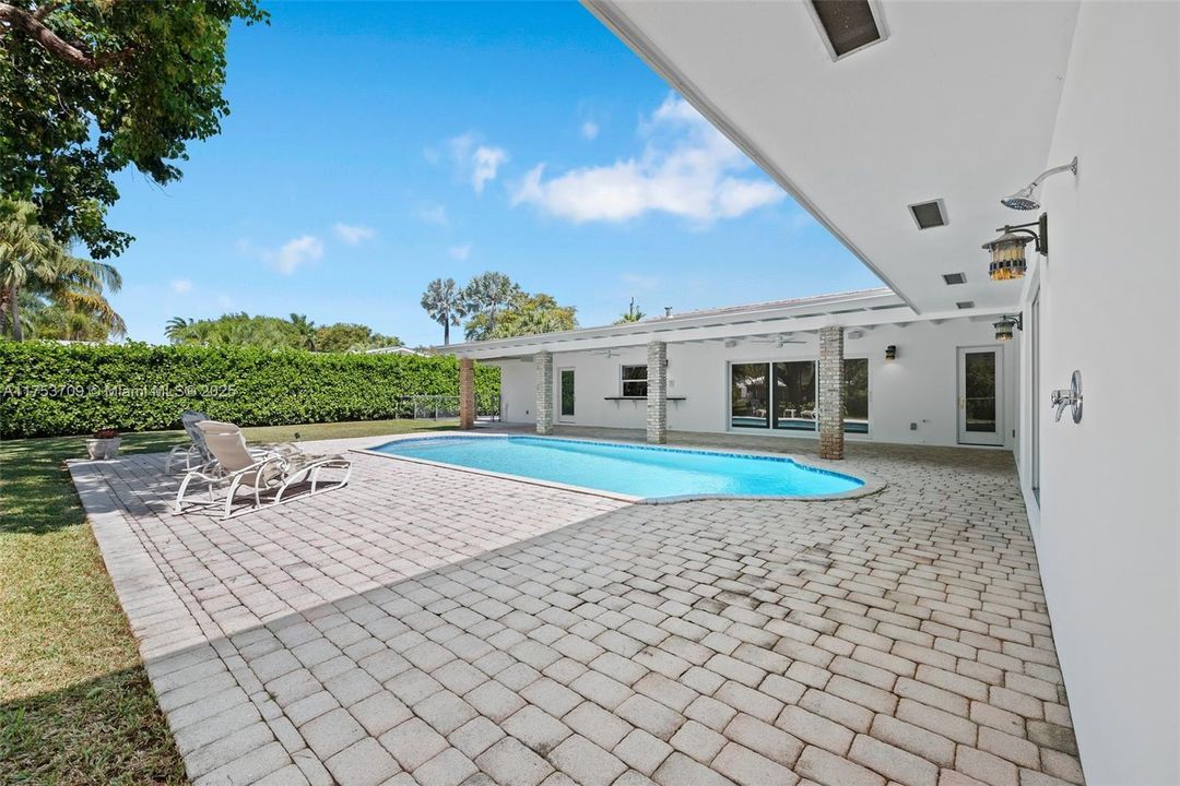 待售: $2,195,000 (5 贝兹, 3 浴室, 3203 平方英尺)