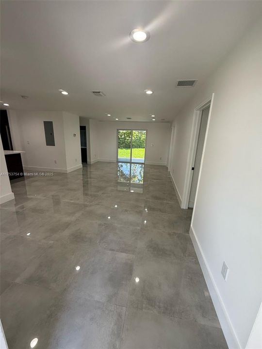 Recientemente alquilado: $4,600 (5 camas, 2 baños, 1931 Pies cuadrados)