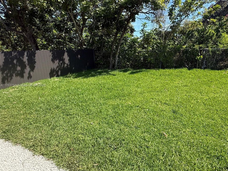 Recientemente alquilado: $4,600 (5 camas, 2 baños, 1931 Pies cuadrados)