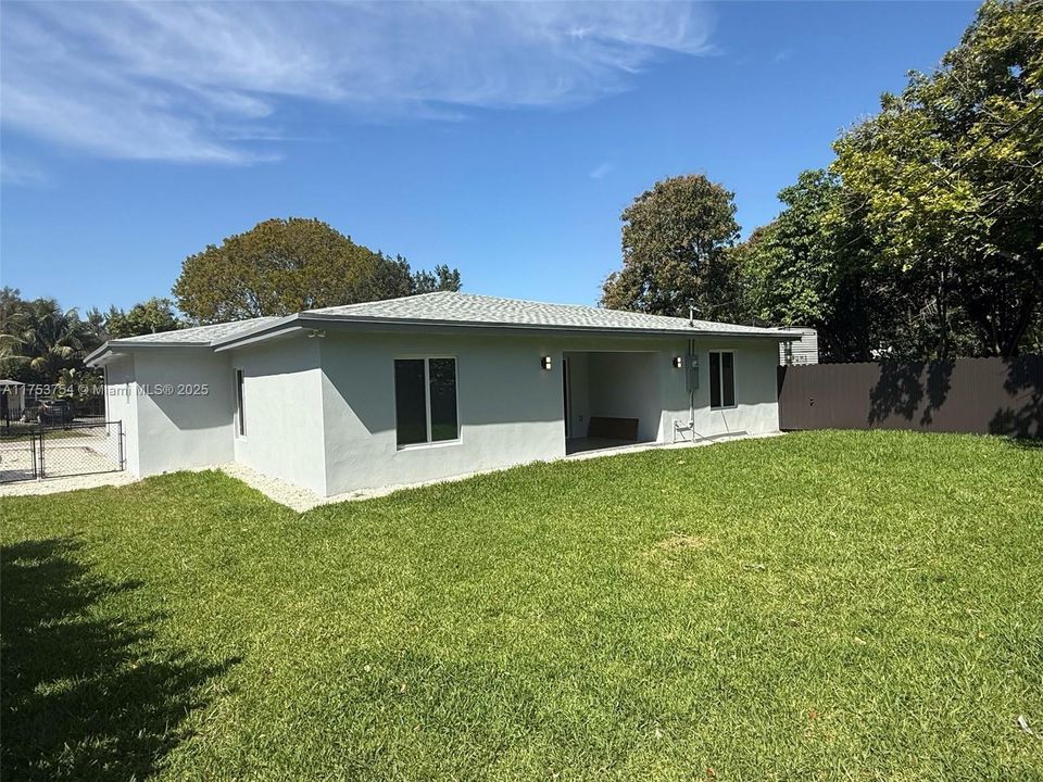 Recientemente alquilado: $4,600 (5 camas, 2 baños, 1931 Pies cuadrados)