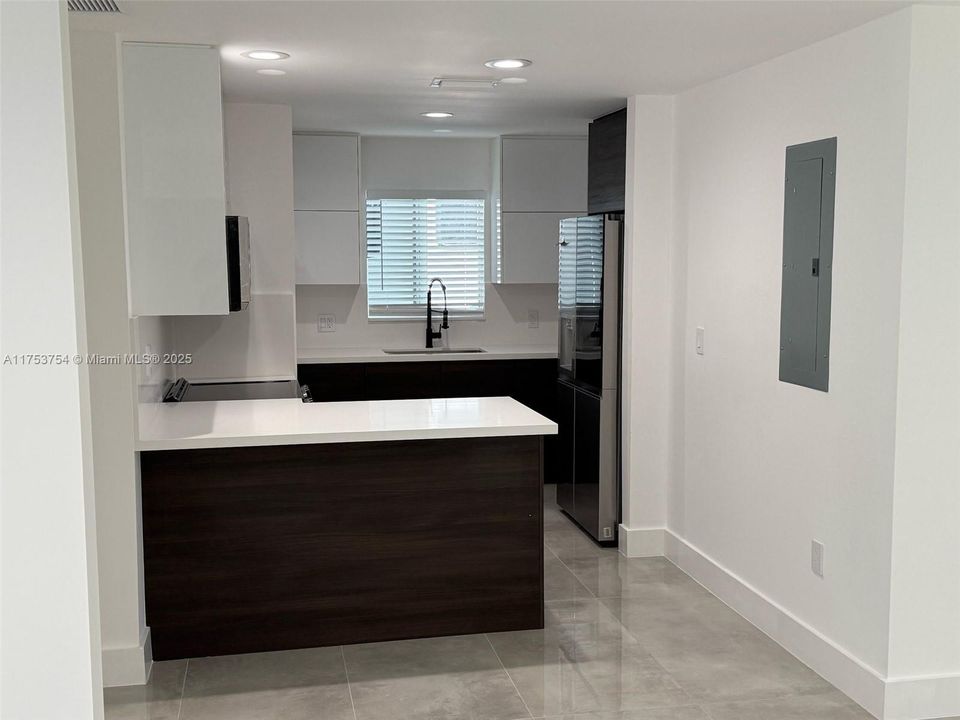 Recientemente alquilado: $4,600 (5 camas, 2 baños, 1931 Pies cuadrados)