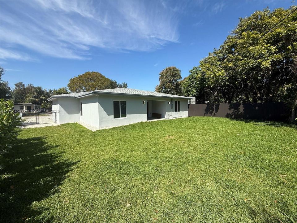 Recientemente alquilado: $4,600 (5 camas, 2 baños, 1931 Pies cuadrados)