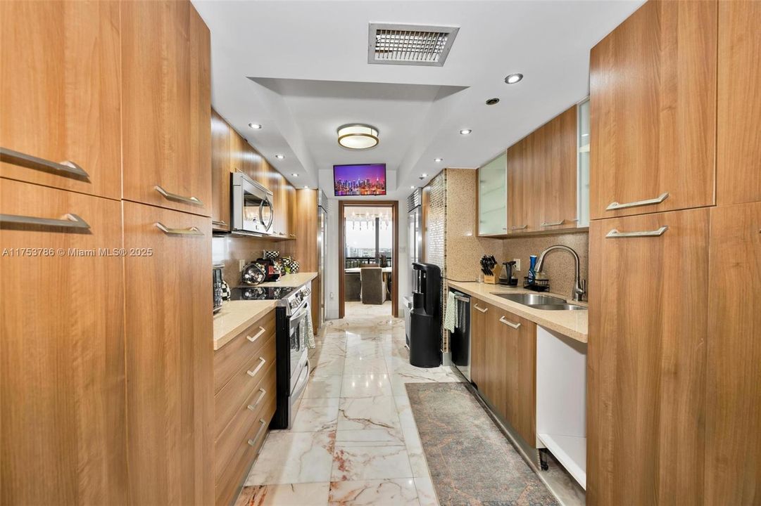 En Venta: $1,590,000 (2 camas, 2 baños, 1967 Pies cuadrados)