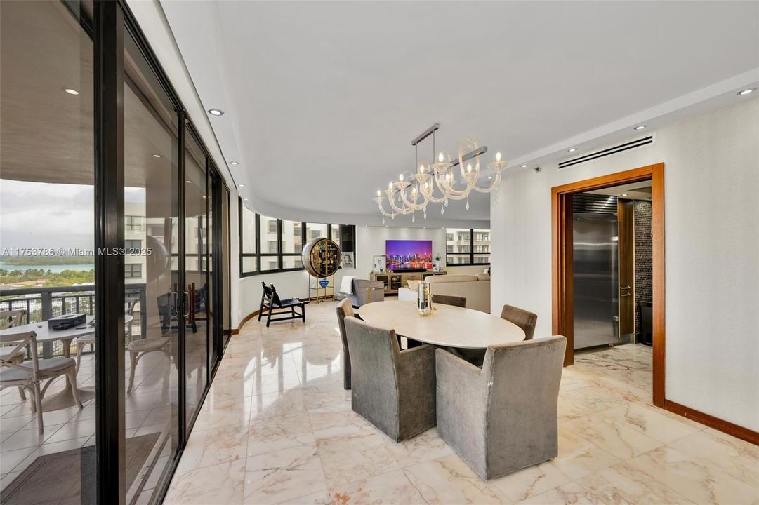 En Venta: $1,590,000 (2 camas, 2 baños, 1967 Pies cuadrados)