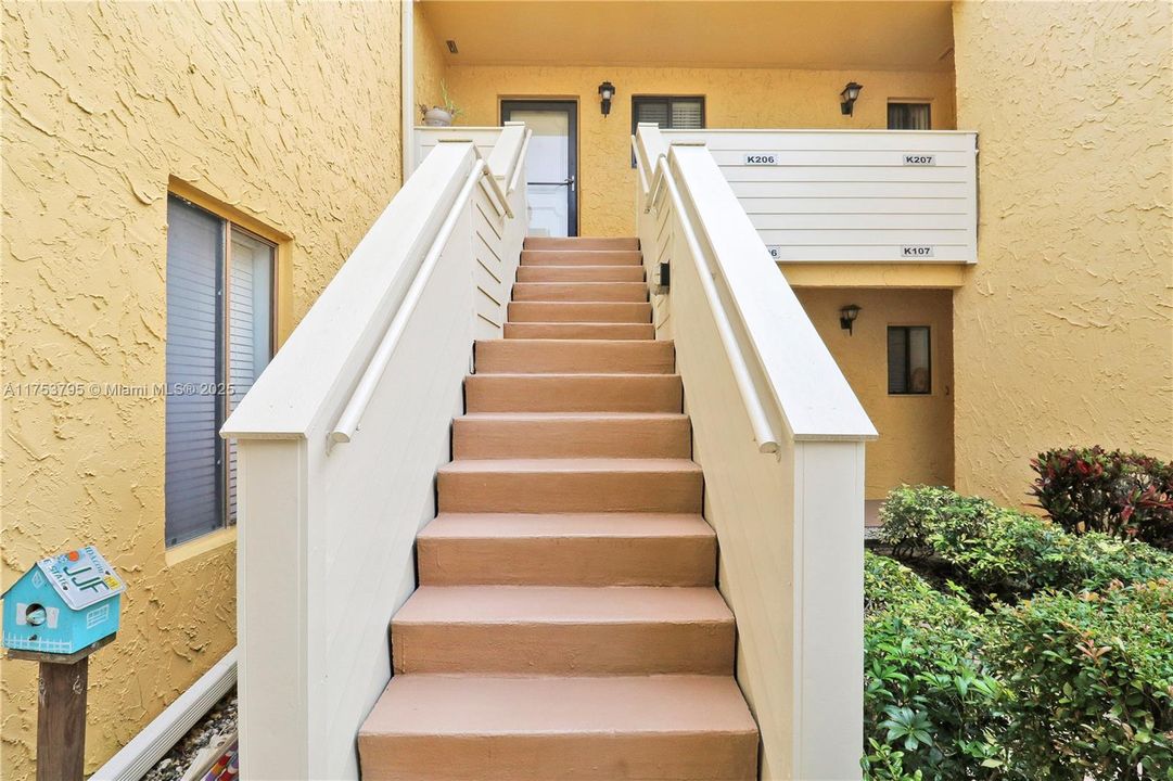 Recently Sold: $219,000 (2 beds, 2 baths, 1186 Square Feet)