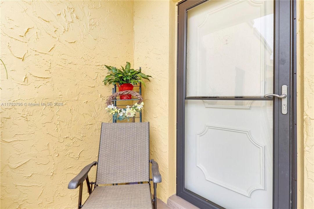 Recently Sold: $219,000 (2 beds, 2 baths, 1186 Square Feet)