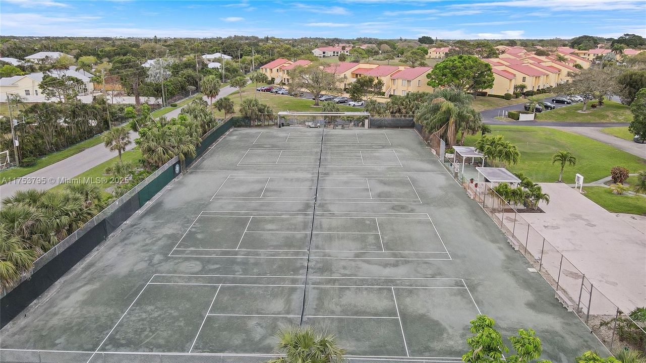 Recently Sold: $219,000 (2 beds, 2 baths, 1186 Square Feet)