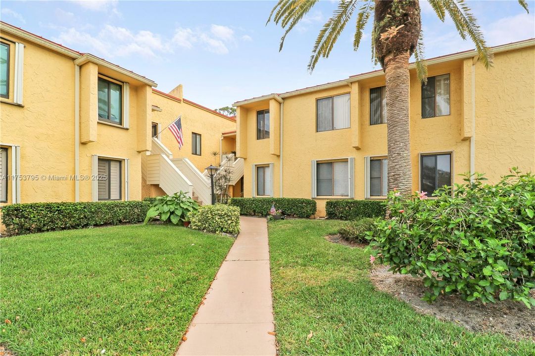 Recently Sold: $219,000 (2 beds, 2 baths, 1186 Square Feet)