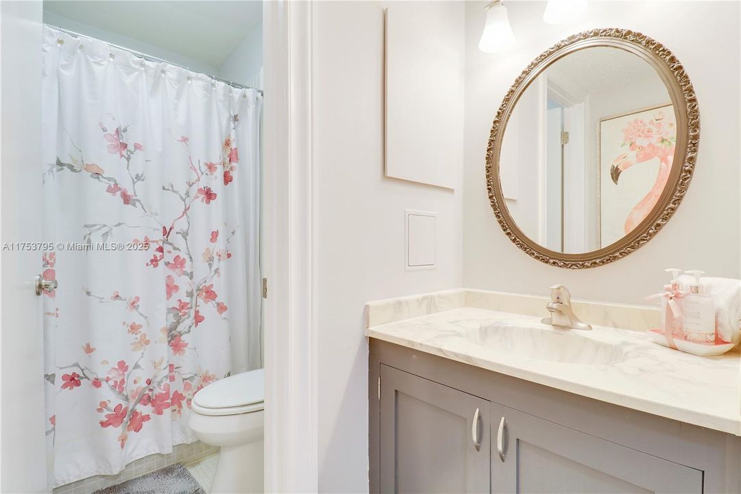 Recently Sold: $219,000 (2 beds, 2 baths, 1186 Square Feet)