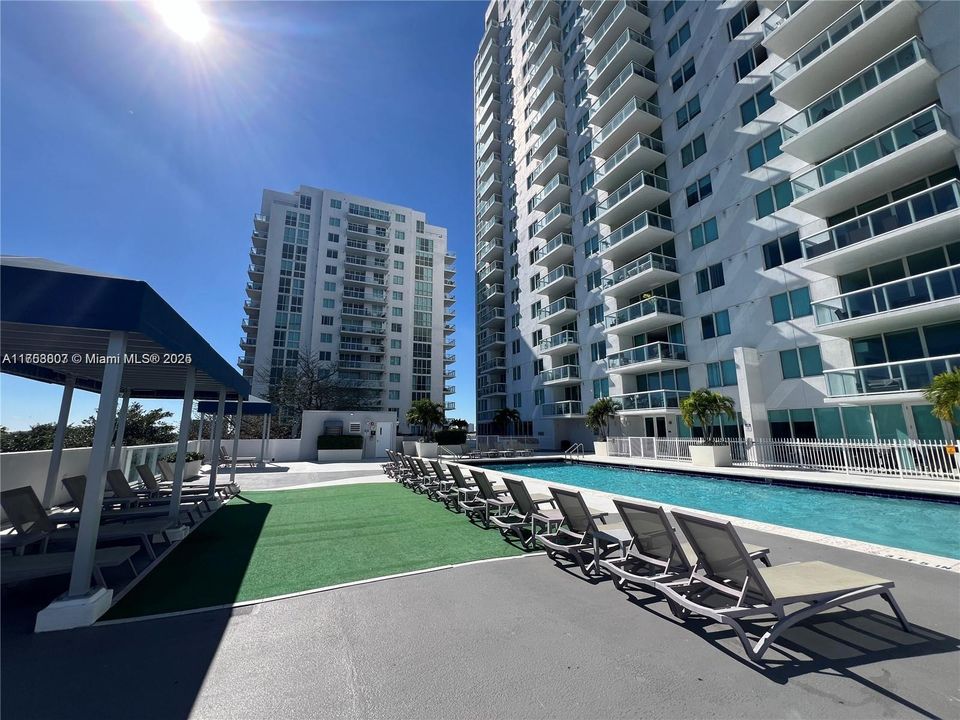 En Venta: $349,000 (2 camas, 2 baños, 948 Pies cuadrados)