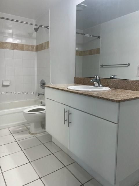En Venta: $349,000 (2 camas, 2 baños, 948 Pies cuadrados)