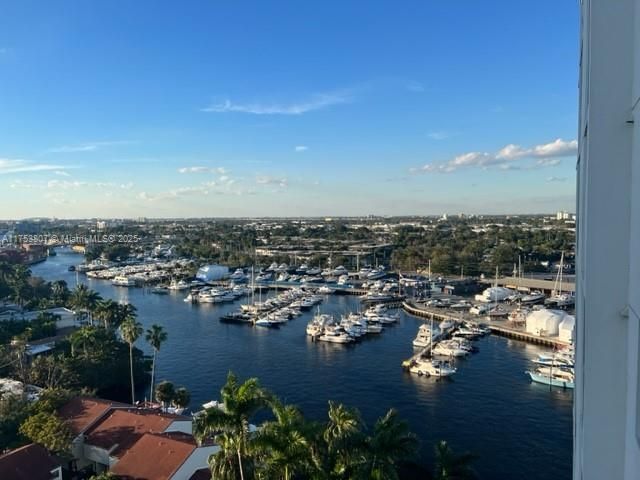 En Venta: $349,000 (2 camas, 2 baños, 948 Pies cuadrados)