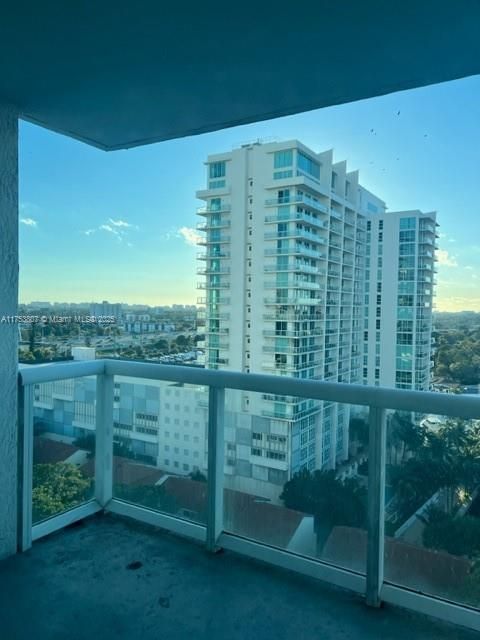 En Venta: $349,000 (2 camas, 2 baños, 948 Pies cuadrados)