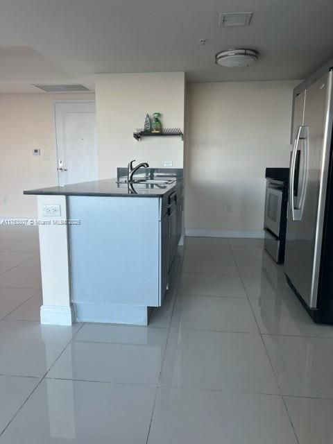 En Venta: $349,000 (2 camas, 2 baños, 948 Pies cuadrados)