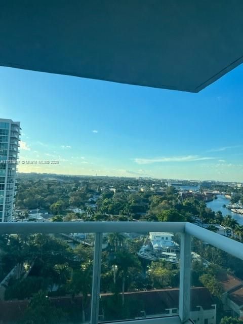 En Venta: $349,000 (2 camas, 2 baños, 948 Pies cuadrados)