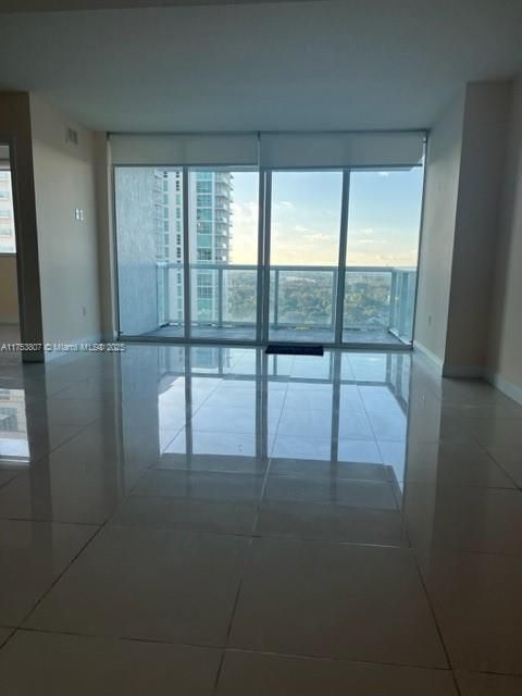 En Venta: $349,000 (2 camas, 2 baños, 948 Pies cuadrados)