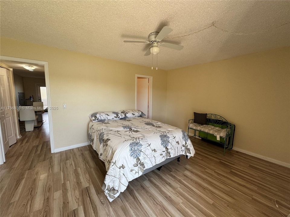 待售: $80,000 (1 贝兹, 1 浴室, 774 平方英尺)