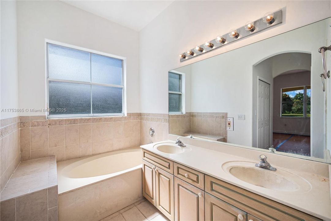 Recently Sold: $766,000 (4 beds, 2 baths, 1834 Square Feet)