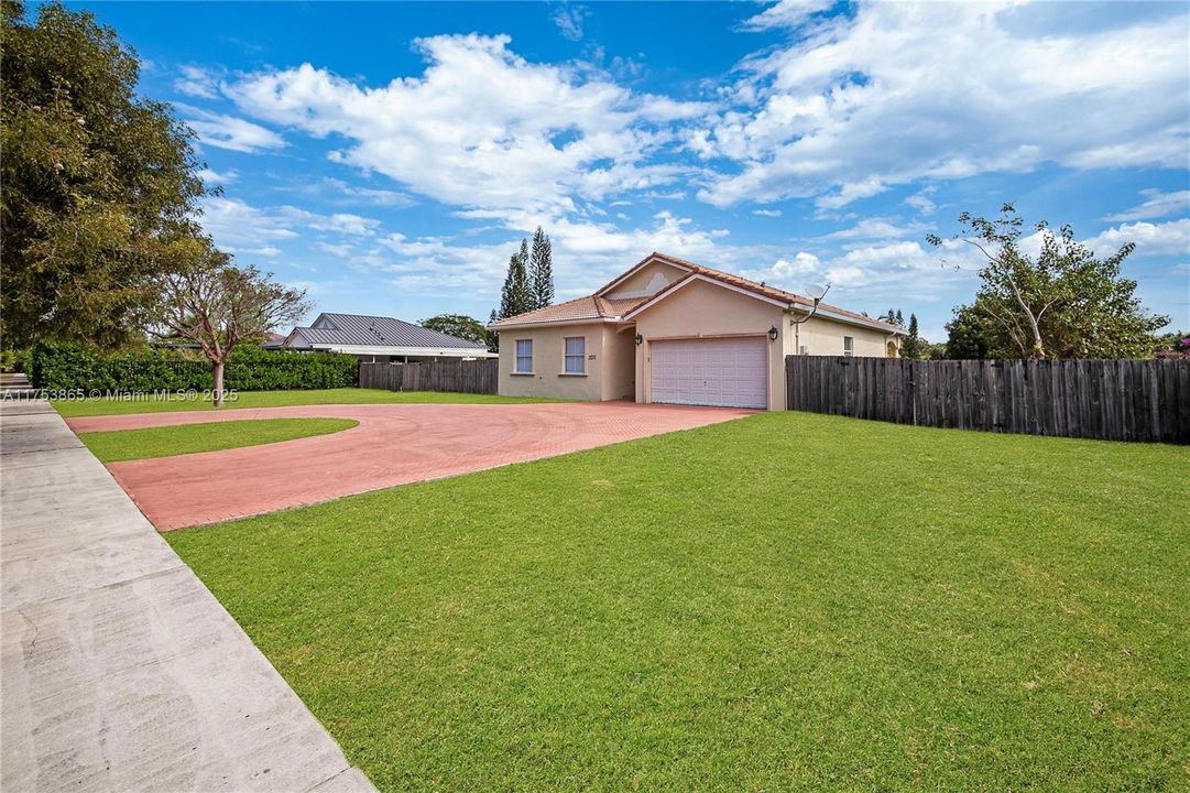 Recently Sold: $766,000 (4 beds, 2 baths, 1834 Square Feet)