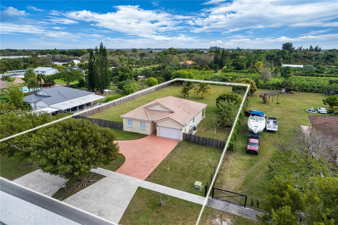 Recently Sold: $766,000 (4 beds, 2 baths, 1834 Square Feet)