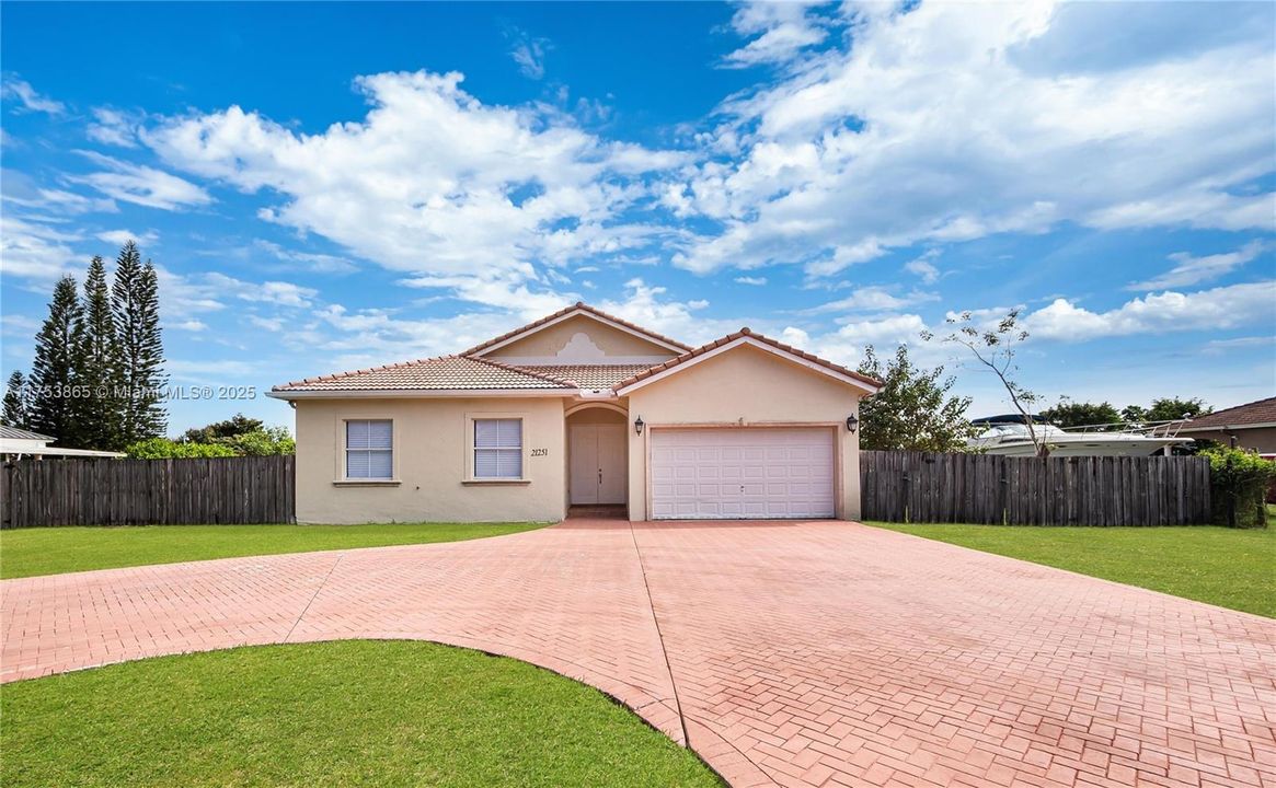 Recently Sold: $766,000 (4 beds, 2 baths, 1834 Square Feet)