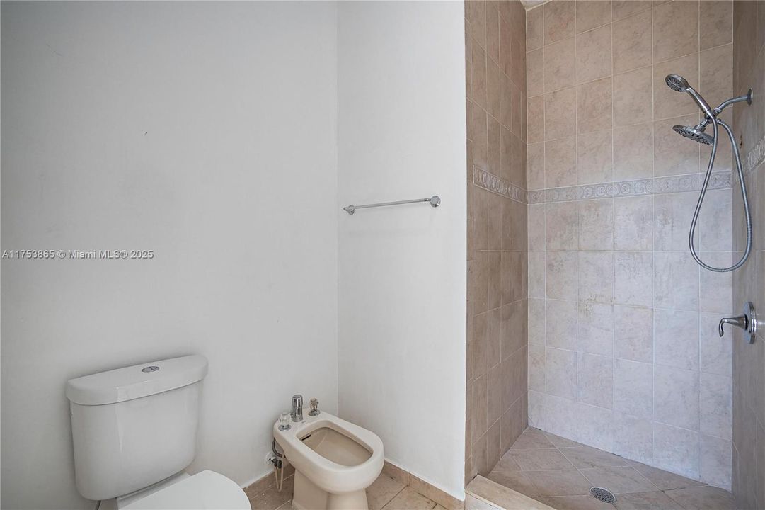 Recently Sold: $766,000 (4 beds, 2 baths, 1834 Square Feet)