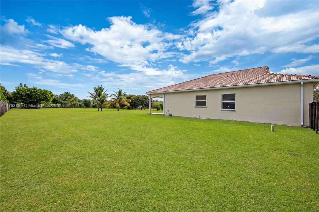 Recently Sold: $766,000 (4 beds, 2 baths, 1834 Square Feet)