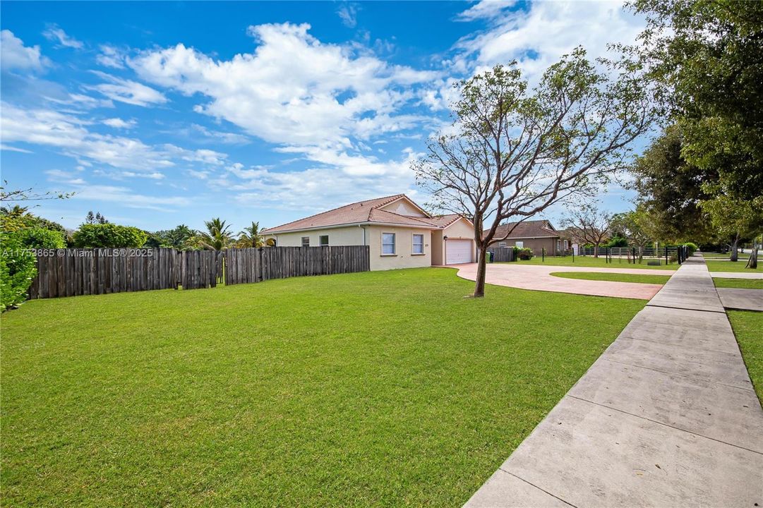 Recently Sold: $766,000 (4 beds, 2 baths, 1834 Square Feet)