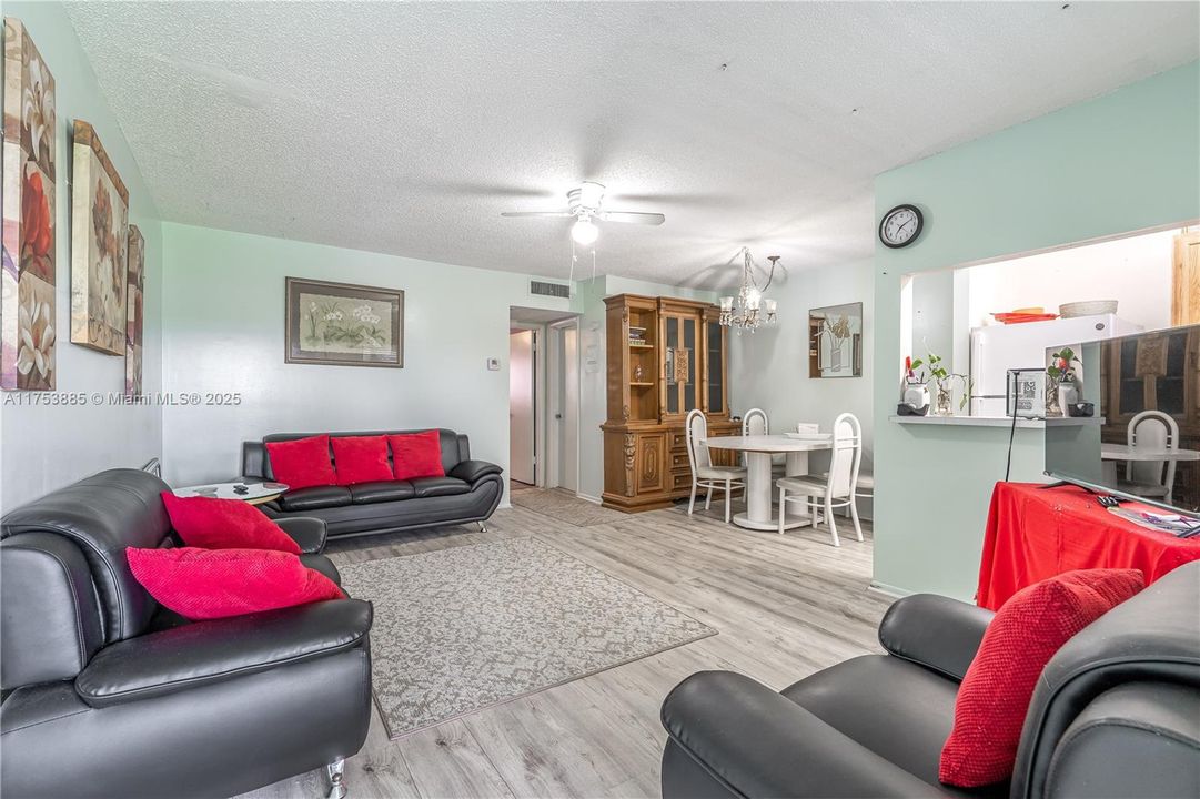 Vendido Recientemente: $109,900 (1 camas, 1 baños, 720 Pies cuadrados)