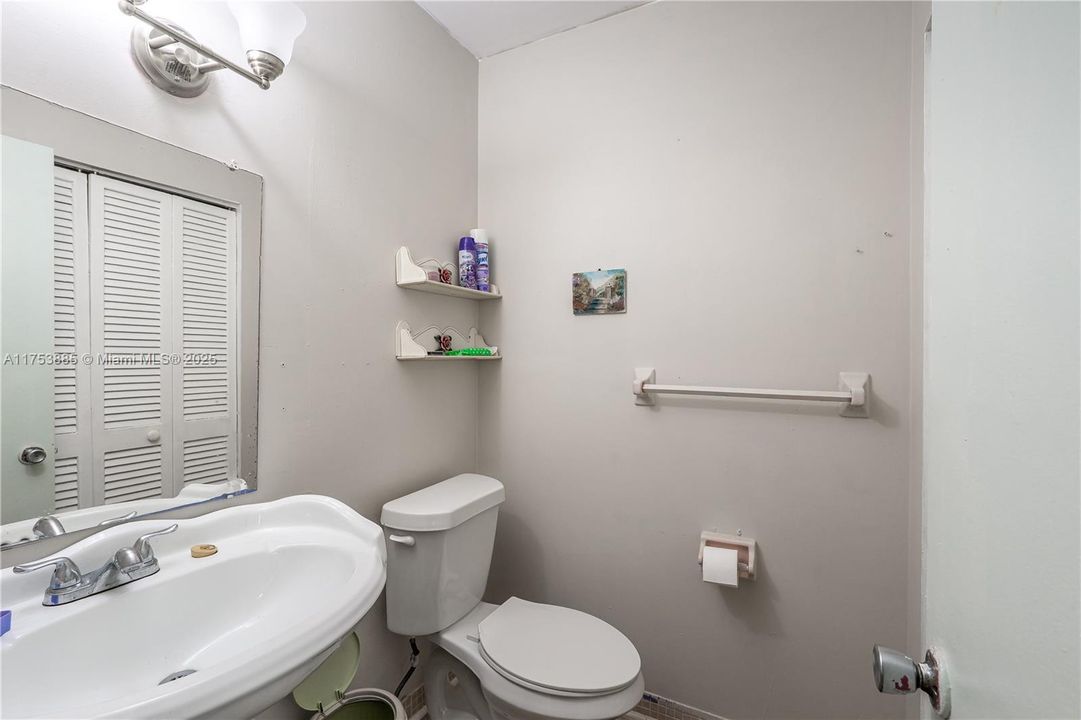 Vendido Recientemente: $109,900 (1 camas, 1 baños, 720 Pies cuadrados)