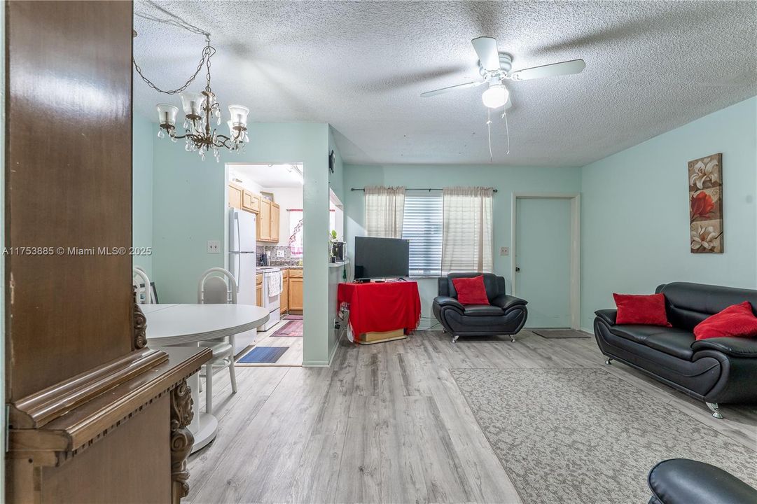 Vendido Recientemente: $109,900 (1 camas, 1 baños, 720 Pies cuadrados)