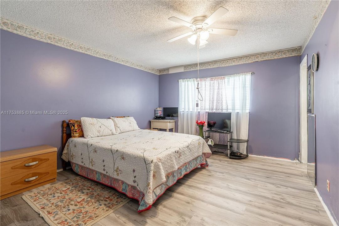 Vendido Recientemente: $109,900 (1 camas, 1 baños, 720 Pies cuadrados)