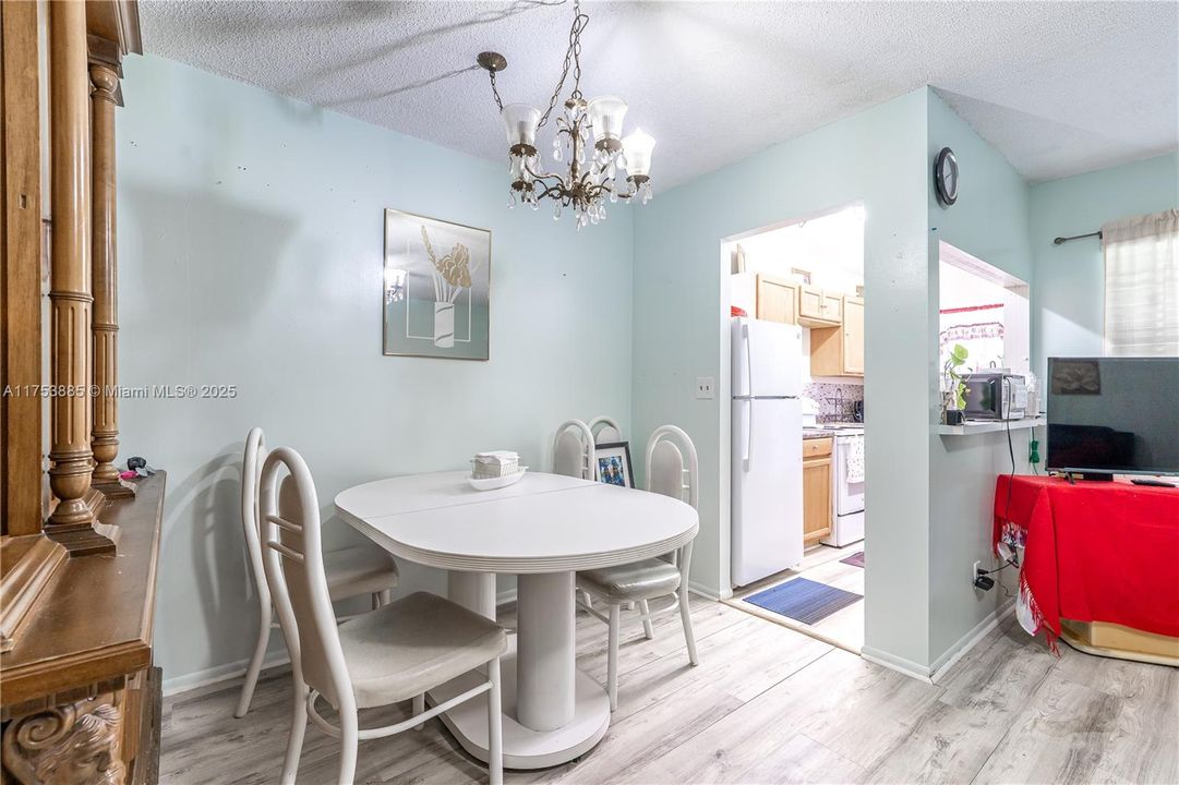 Vendido Recientemente: $109,900 (1 camas, 1 baños, 720 Pies cuadrados)