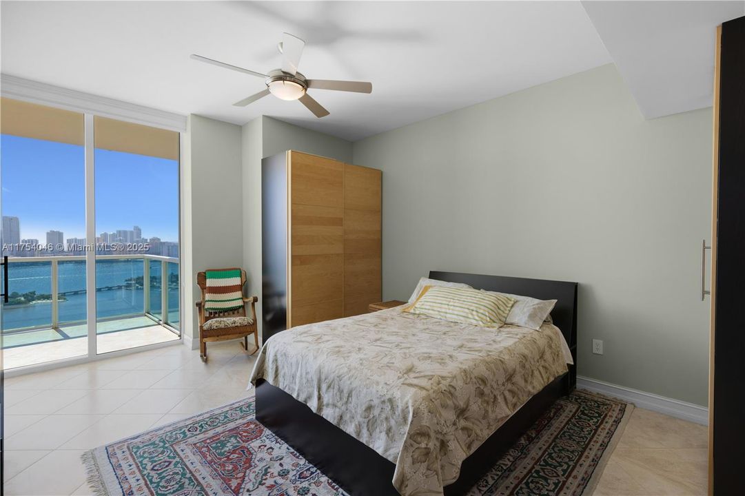 Recently Sold: $849,000 (3 beds, 3 baths, 1849 Square Feet)