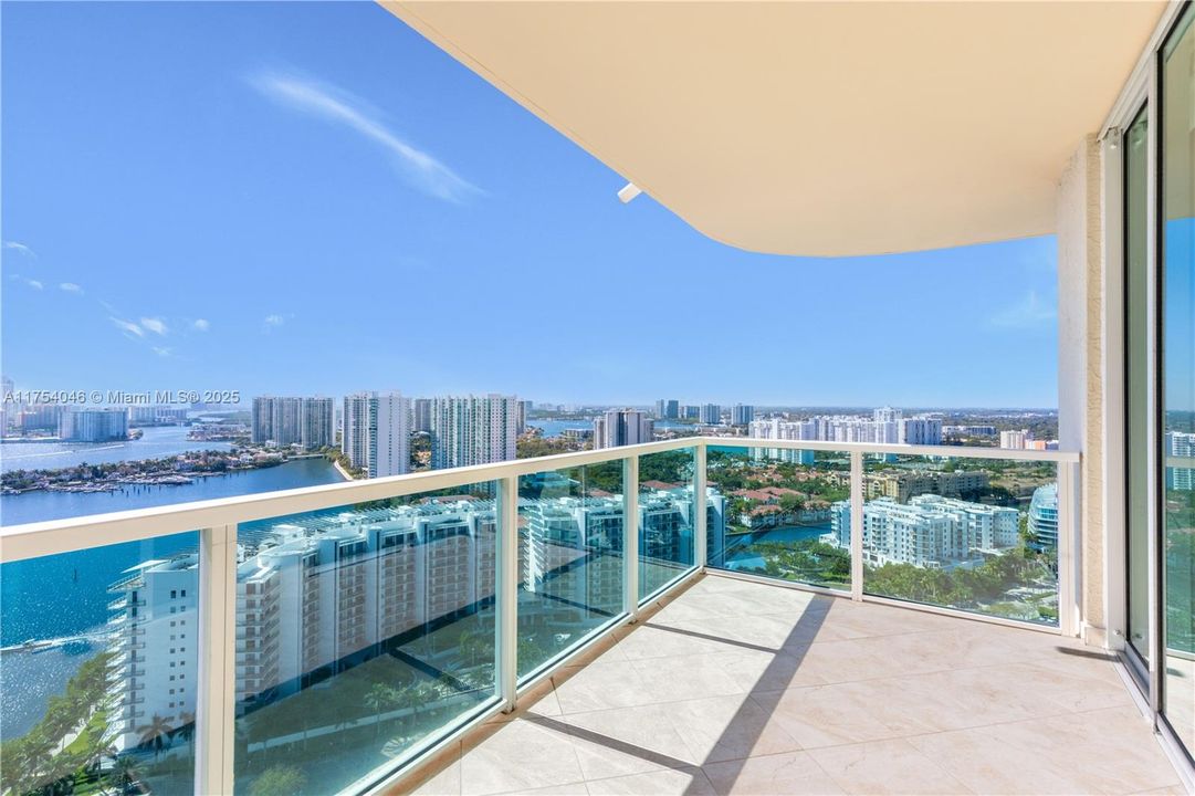 Recently Sold: $849,000 (3 beds, 3 baths, 1849 Square Feet)