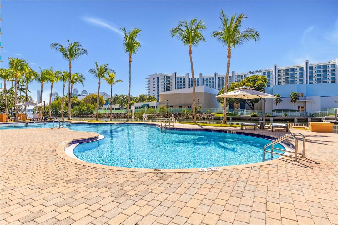 Recently Sold: $849,000 (3 beds, 3 baths, 1849 Square Feet)