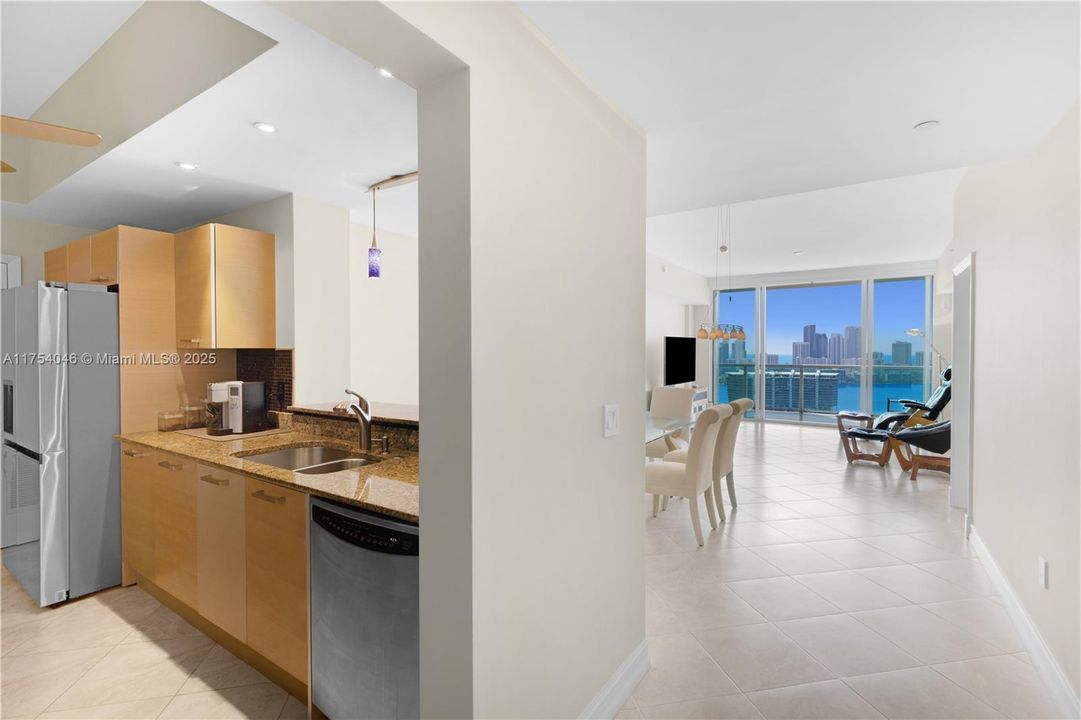 Recently Sold: $849,000 (3 beds, 3 baths, 1849 Square Feet)