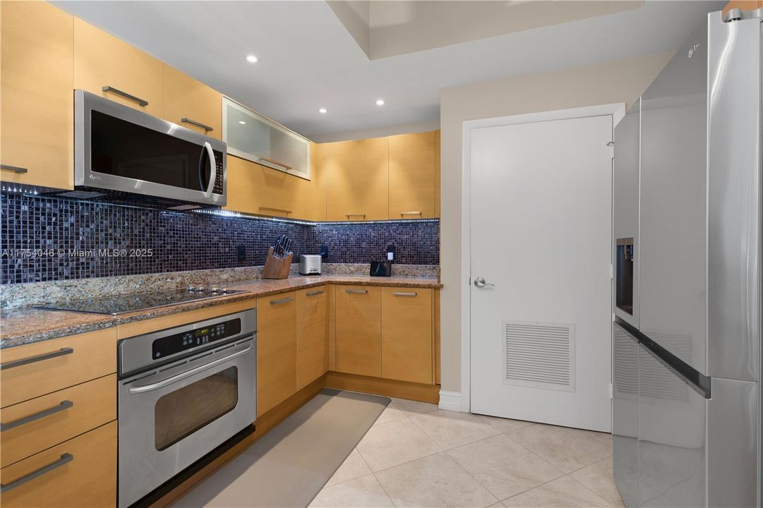 Recently Sold: $849,000 (3 beds, 3 baths, 1849 Square Feet)