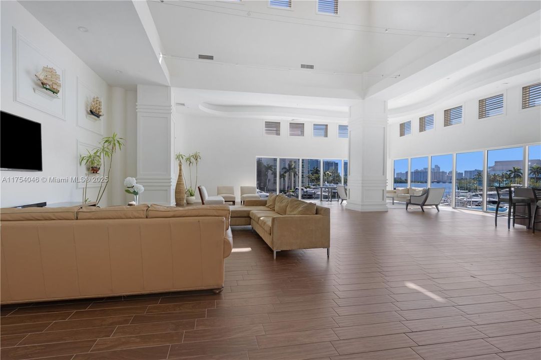 Recently Sold: $849,000 (3 beds, 3 baths, 1849 Square Feet)