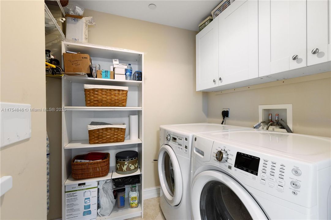 Recently Sold: $849,000 (3 beds, 3 baths, 1849 Square Feet)