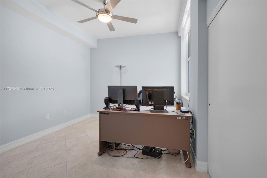 Recently Sold: $849,000 (3 beds, 3 baths, 1849 Square Feet)