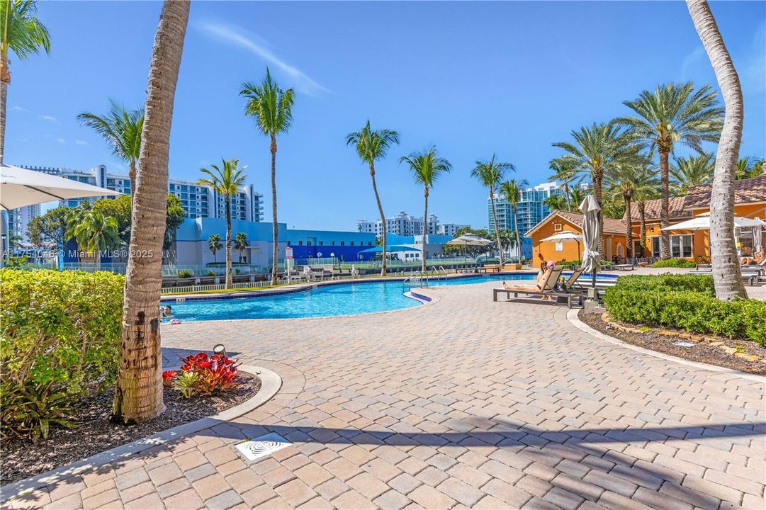 Recently Sold: $849,000 (3 beds, 3 baths, 1849 Square Feet)