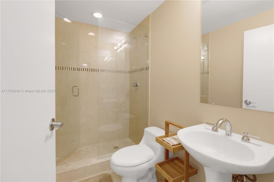 Recently Sold: $849,000 (3 beds, 3 baths, 1849 Square Feet)