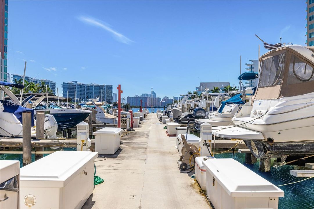 Recently Sold: $849,000 (3 beds, 3 baths, 1849 Square Feet)