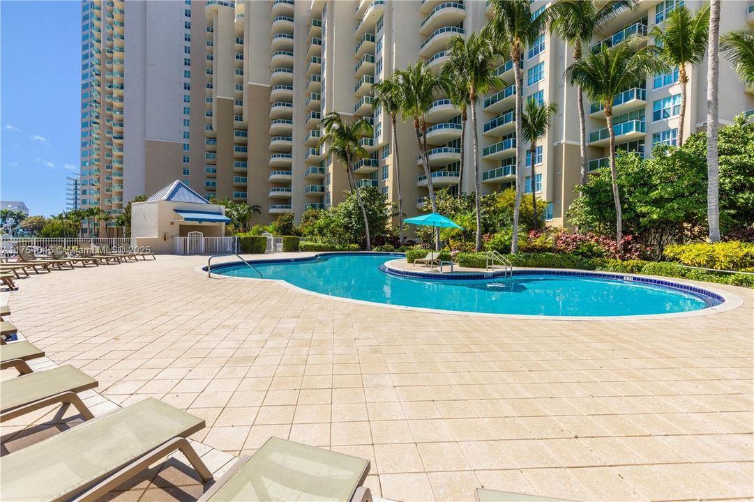 Recently Sold: $849,000 (3 beds, 3 baths, 1849 Square Feet)